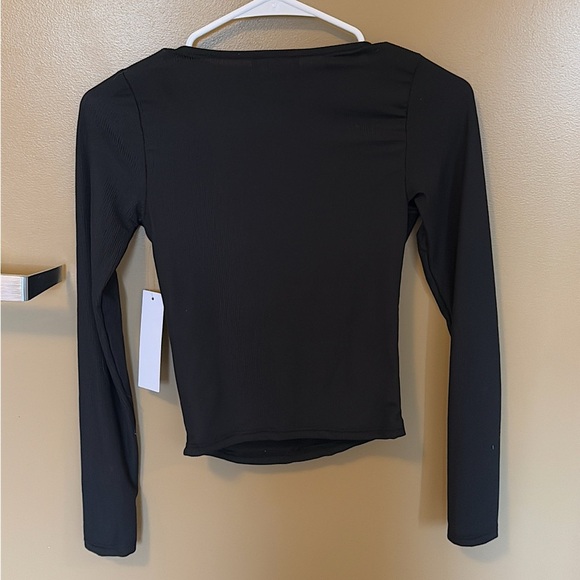 TWISTED TOP - Picture 2 of 3